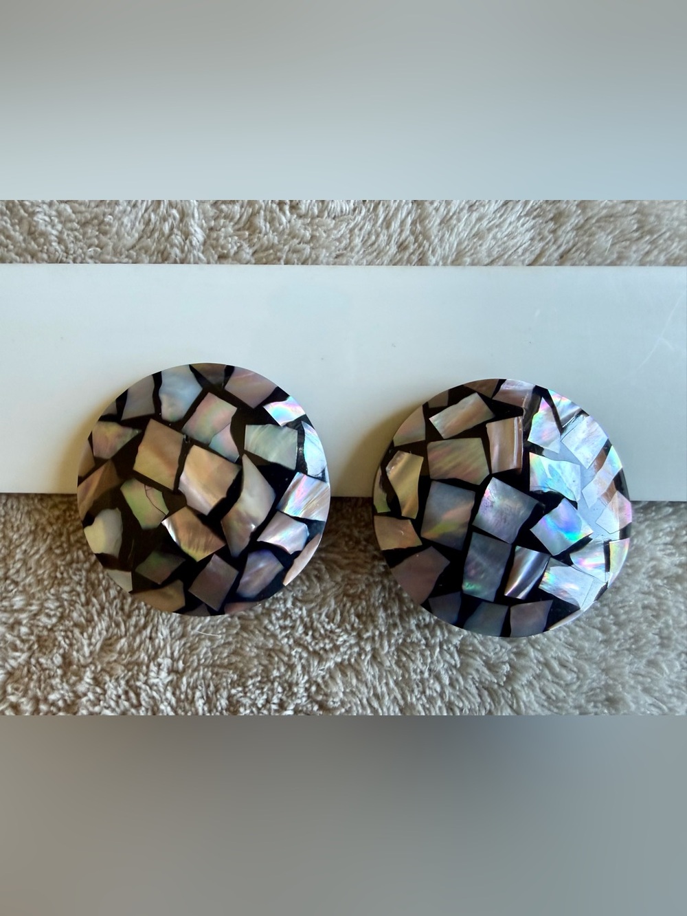 Vintage 1980s Mother of Pearl Set in Black Round Clip Earrings